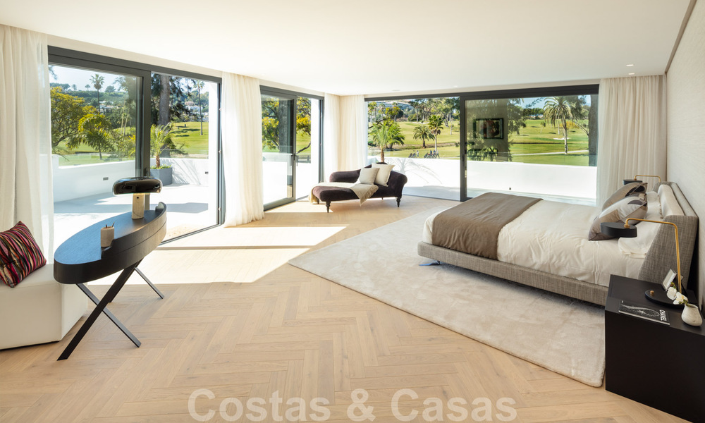 Elegant gerenoveerde eerstelijnsgolf villa te koop in het hart van de Golfvallei in Nueva Andalucia, Marbella 30027