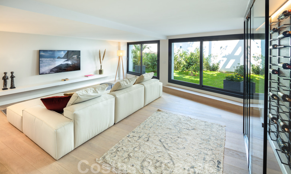 Elegant gerenoveerde eerstelijnsgolf villa te koop in het hart van de Golfvallei in Nueva Andalucia, Marbella 30032