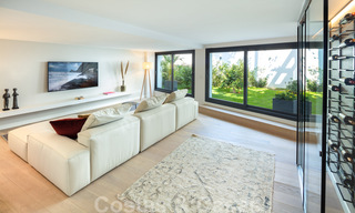 Elegant gerenoveerde eerstelijnsgolf villa te koop in het hart van de Golfvallei in Nueva Andalucia, Marbella 30032 