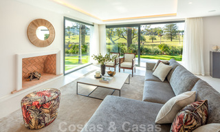 Elegant gerenoveerde eerstelijnsgolf villa te koop in het hart van de Golfvallei in Nueva Andalucia, Marbella 30042 