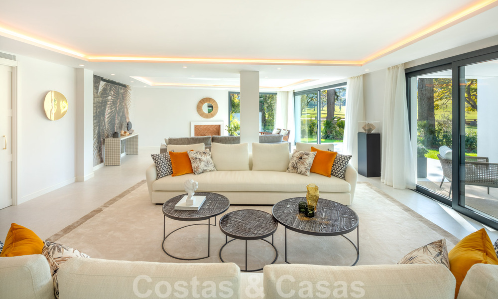 Elegant gerenoveerde eerstelijnsgolf villa te koop in het hart van de Golfvallei in Nueva Andalucia, Marbella 30045