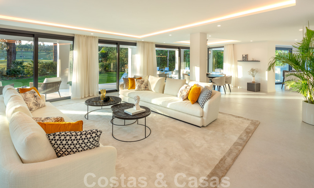 Elegant gerenoveerde eerstelijnsgolf villa te koop in het hart van de Golfvallei in Nueva Andalucia, Marbella 30050