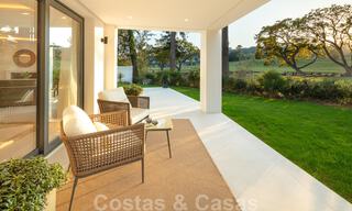 Elegant gerenoveerde eerstelijnsgolf villa te koop in het hart van de Golfvallei in Nueva Andalucia, Marbella 30052 
