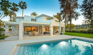 Elegant gerenoveerde eerstelijnsgolf villa te koop in het hart van de Golfvallei in Nueva Andalucia, Marbella 30053 