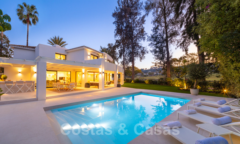 Elegant gerenoveerde eerstelijnsgolf villa te koop in het hart van de Golfvallei in Nueva Andalucia, Marbella 30056