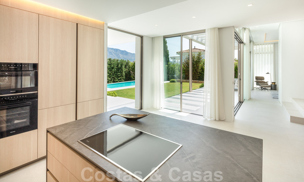 Elegante vernieuwbouw villa te koop met prachtig uitzicht op de berg La Concha in Nueva Andalucia - Marbella 30068