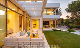 Elegante vernieuwbouw villa te koop met prachtig uitzicht op de berg La Concha in Nueva Andalucia - Marbella 30075 
