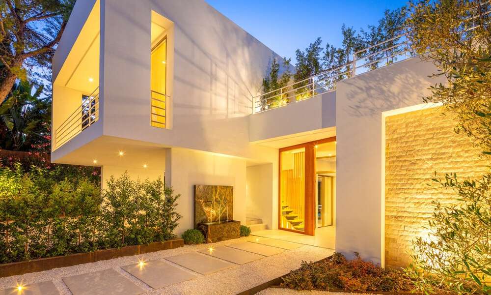 Elegante vernieuwbouw villa te koop met prachtig uitzicht op de berg La Concha in Nueva Andalucia - Marbella 30080