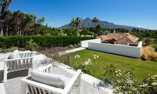 Stijlvol gerenoveerde villa te koop met prachtig uitzicht op de bergen in Nueva Andalucia - Marbella, op loopafstand van voorzieningen 30292 