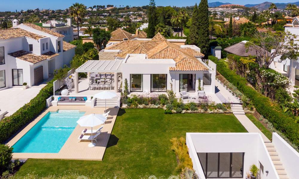 Stijlvol gerenoveerde villa te koop met prachtig uitzicht op de bergen in Nueva Andalucia - Marbella, op loopafstand van voorzieningen 30293