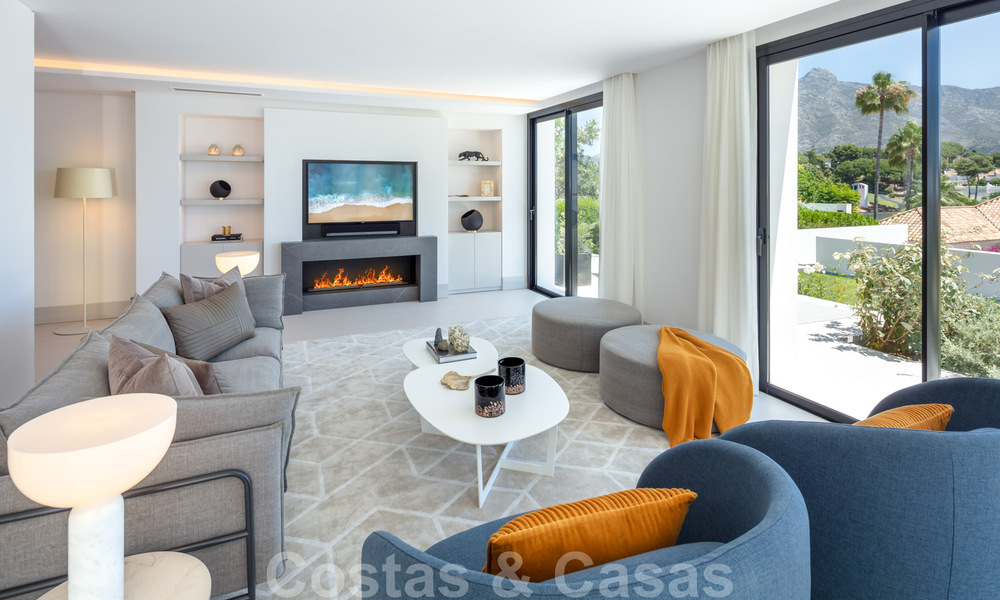 Stijlvol gerenoveerde villa te koop met prachtig uitzicht op de bergen in Nueva Andalucia - Marbella, op loopafstand van voorzieningen 30302