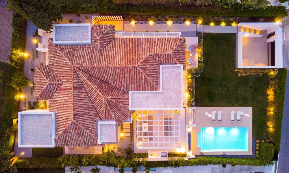 Stijlvol gerenoveerde villa te koop met prachtig uitzicht op de bergen in Nueva Andalucia - Marbella, op loopafstand van voorzieningen 30310