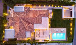 Stijlvol gerenoveerde villa te koop met prachtig uitzicht op de bergen in Nueva Andalucia - Marbella, op loopafstand van voorzieningen 30310 