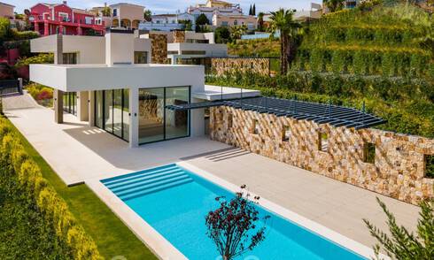 Laatste villa! Hedendaagse moderne nieuwbouw villa met zeezicht te koopin Nueva Andalucia, Marbella 30315