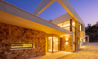 Laatste villa! Hedendaagse moderne nieuwbouw villa met zeezicht te koopin Nueva Andalucia, Marbella 30322 