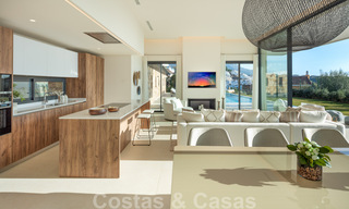 Laatste villa! Hedendaagse moderne nieuwbouw villa met zeezicht te koopin Nueva Andalucia, Marbella 30324 