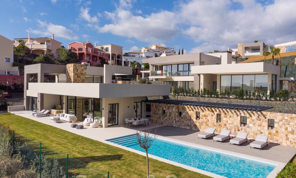 Laatste villa! Hedendaagse moderne nieuwbouw villa met zeezicht te koopin Nueva Andalucia, Marbella 30334