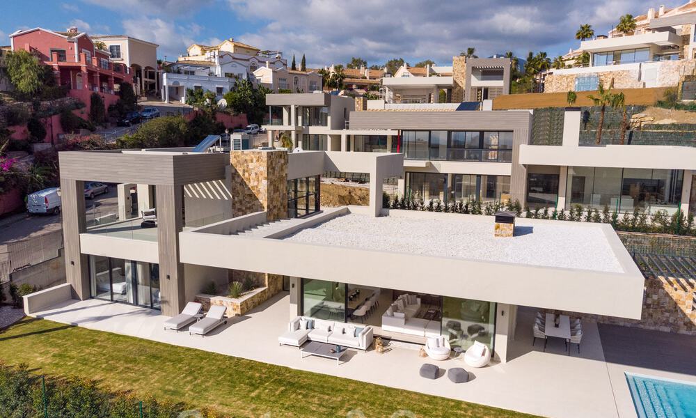 Laatste villa! Hedendaagse moderne nieuwbouw villa met zeezicht te koopin Nueva Andalucia, Marbella 30335