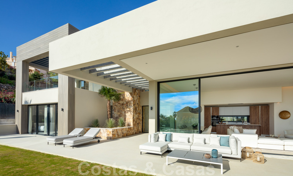 Laatste villa! Hedendaagse moderne nieuwbouw villa met zeezicht te koopin Nueva Andalucia, Marbella 30342