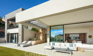 Laatste villa! Hedendaagse moderne nieuwbouw villa met zeezicht te koopin Nueva Andalucia, Marbella 30342 