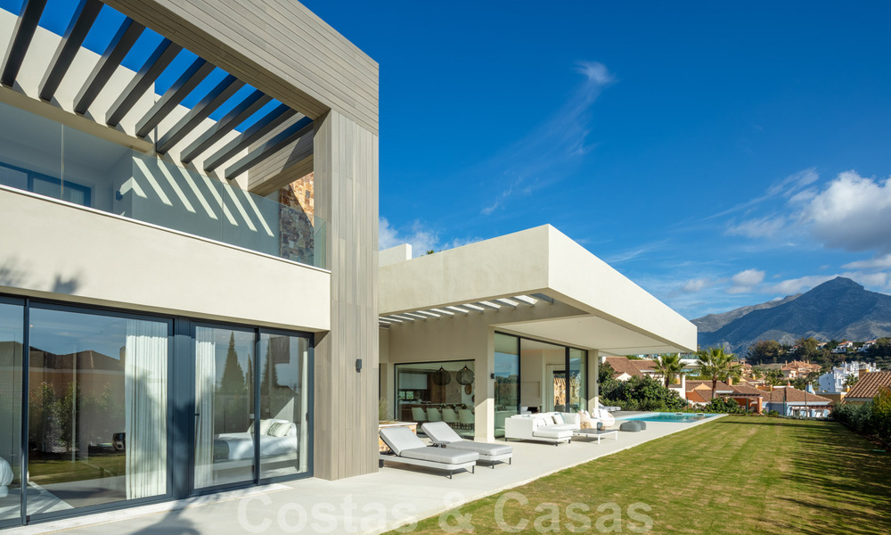 Laatste villa! Hedendaagse moderne nieuwbouw villa met zeezicht te koopin Nueva Andalucia, Marbella 30343