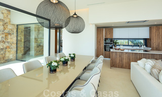 Laatste villa! Hedendaagse moderne nieuwbouw villa met zeezicht te koopin Nueva Andalucia, Marbella 30346 