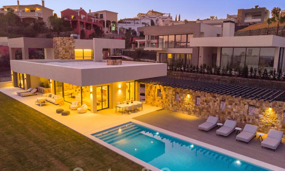 Laatste villa! Hedendaagse moderne nieuwbouw villa met zeezicht te koopin Nueva Andalucia, Marbella 30347