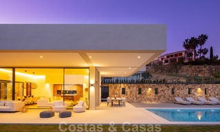 Laatste villa! Hedendaagse moderne nieuwbouw villa met zeezicht te koopin Nueva Andalucia, Marbella 30351 