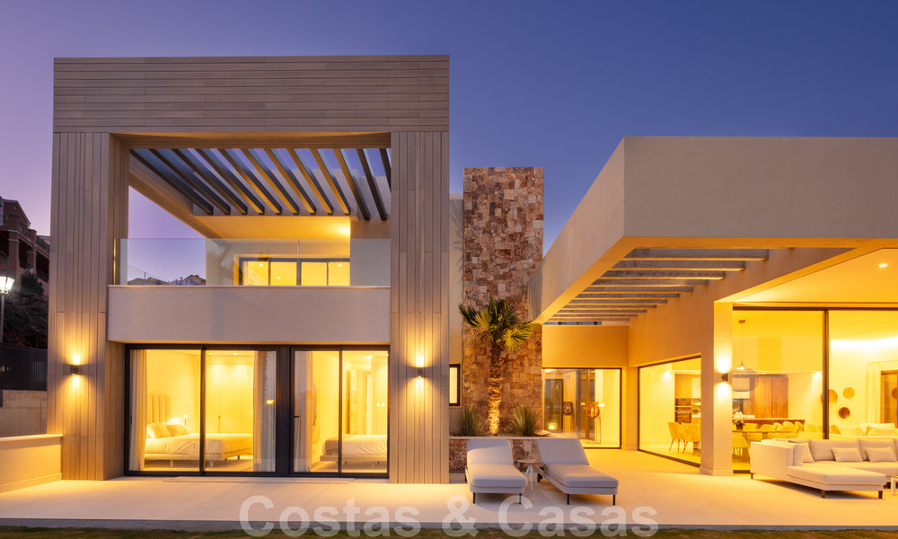 Laatste villa! Hedendaagse moderne nieuwbouw villa met zeezicht te koopin Nueva Andalucia, Marbella 30353