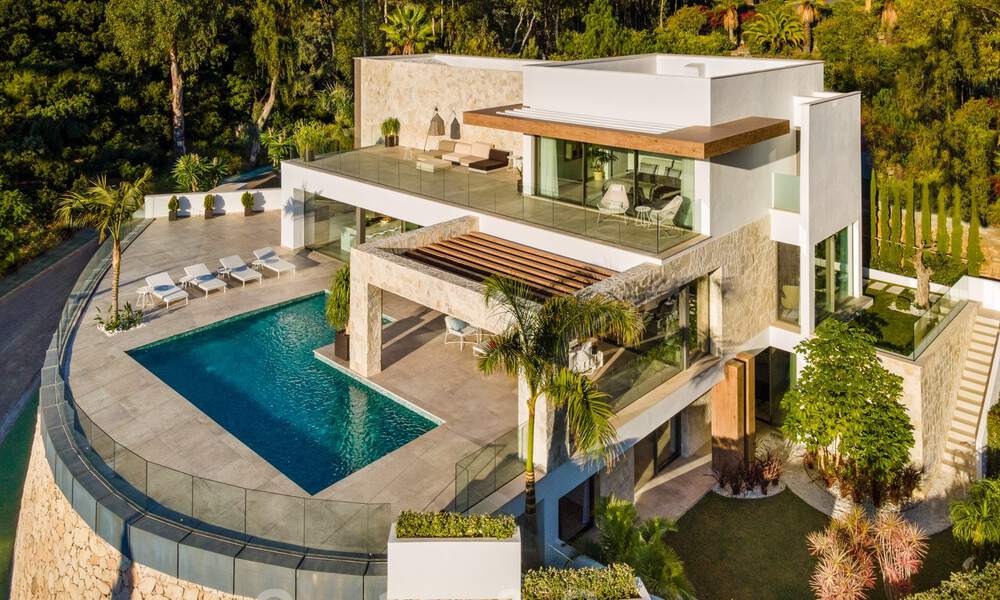 Gloednieuwe villa in eigentijdse stijl in een gated community met panoramisch zeezicht te koop in Benahavis - Marbella 30650