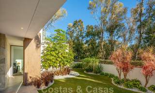 Gloednieuwe villa in eigentijdse stijl in een gated community met panoramisch zeezicht te koop in Benahavis - Marbella 30656 