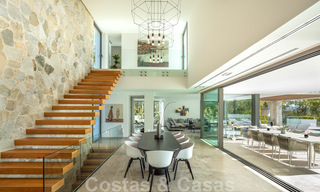 Gloednieuwe villa in eigentijdse stijl in een gated community met panoramisch zeezicht te koop in Benahavis - Marbella 30664 