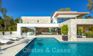 Gloednieuwe villa in eigentijdse stijl in een gated community met panoramisch zeezicht te koop in Benahavis - Marbella 30674 
