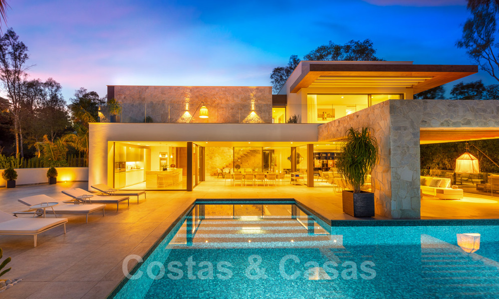 Gloednieuwe villa in eigentijdse stijl in een gated community met panoramisch zeezicht te koop in Benahavis - Marbella 30680