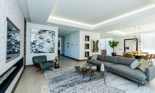 Instapklare moderne villa te koop op loopafstand van voorzieningen en Puerto Banus in Nueva Andalucia, Marbella 30685 