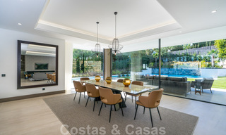 Instapklare moderne villa te koop op loopafstand van voorzieningen en Puerto Banus in Nueva Andalucia, Marbella 30687 
