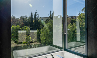 Instapklare moderne villa te koop op loopafstand van voorzieningen en Puerto Banus in Nueva Andalucia, Marbella 30694 