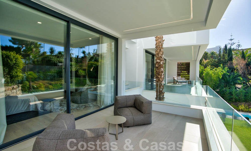 Instapklare moderne villa te koop op loopafstand van voorzieningen en Puerto Banus in Nueva Andalucia, Marbella 30698