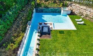 Instapklare moderne villa te koop op loopafstand van voorzieningen en Puerto Banus in Nueva Andalucia, Marbella 30700 