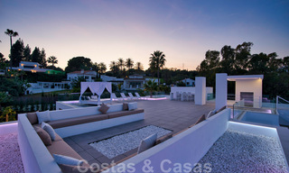 Instapklare moderne villa te koop op loopafstand van voorzieningen en Puerto Banus in Nueva Andalucia, Marbella 30707 