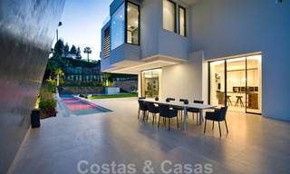 Instapklare moderne villa te koop op loopafstand van voorzieningen en Puerto Banus in Nueva Andalucia, Marbella 30708 