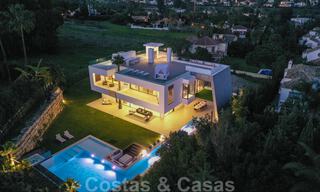 Instapklare moderne villa te koop op loopafstand van voorzieningen en Puerto Banus in Nueva Andalucia, Marbella 30710 
