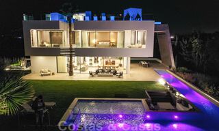 Instapklare moderne villa te koop op loopafstand van voorzieningen en Puerto Banus in Nueva Andalucia, Marbella 30713 