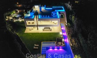 Instapklare moderne villa te koop op loopafstand van voorzieningen en Puerto Banus in Nueva Andalucia, Marbella 30714 