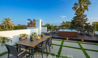 Toplokatie, moderne luxe villa te koop in een gerenommeerde urbanisatie aan het strand op de Golden Mile in Marbella. Instapklaar. 57222 
