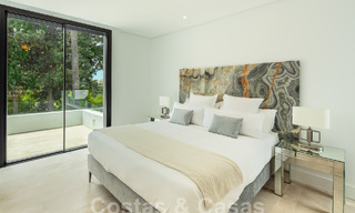 Toplokatie, moderne luxe villa te koop in een gerenommeerde urbanisatie aan het strand op de Golden Mile in Marbella. Instapklaar. 57246 