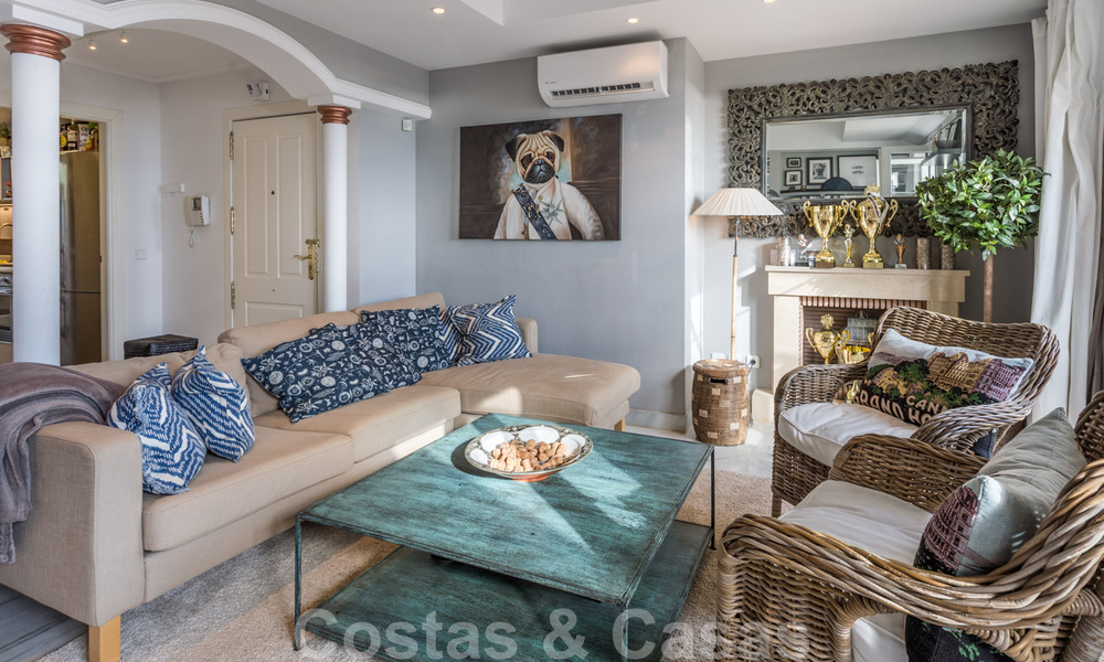 Gerenoveerd penthouse appartement te koop met zeezicht en op wandelafstand van alle voorzieningen en Puerto Banus in Nueva Andalucia, Marbella 31177