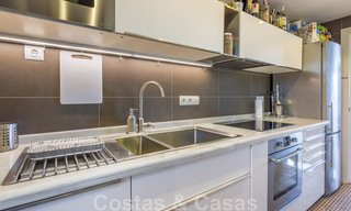 Gerenoveerd penthouse appartement te koop met zeezicht en op wandelafstand van alle voorzieningen en Puerto Banus in Nueva Andalucia, Marbella 31186 