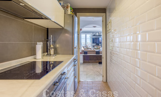 Gerenoveerd penthouse appartement te koop met zeezicht en op wandelafstand van alle voorzieningen en Puerto Banus in Nueva Andalucia, Marbella 31187 