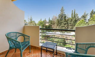 Gerenoveerd penthouse appartement te koop met zeezicht en op wandelafstand van alle voorzieningen en Puerto Banus in Nueva Andalucia, Marbella 31190 